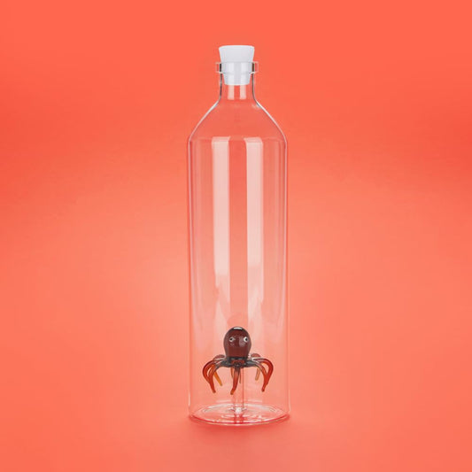 Botella con pulpo – Diseño marino que atrapa miradas