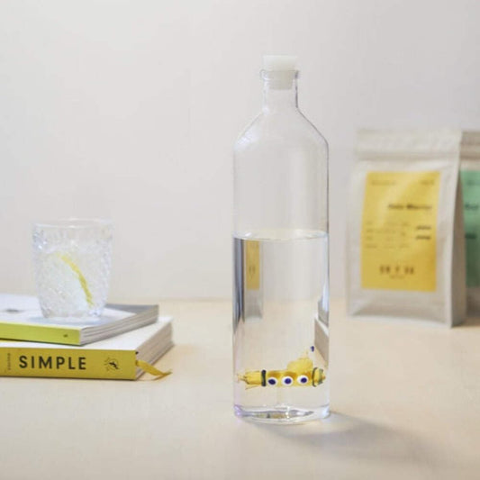 Botella con mini submarino – La misión: mantenerte hidratado