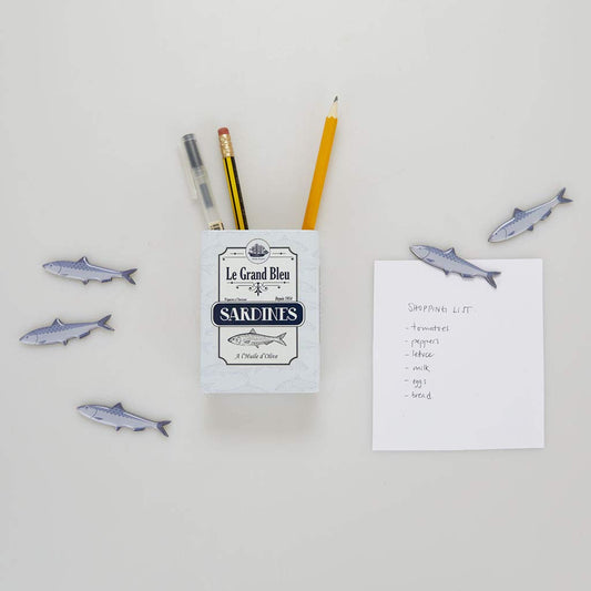 Portalápices “Sardines” magnético – Orden vintage directo de la nevera