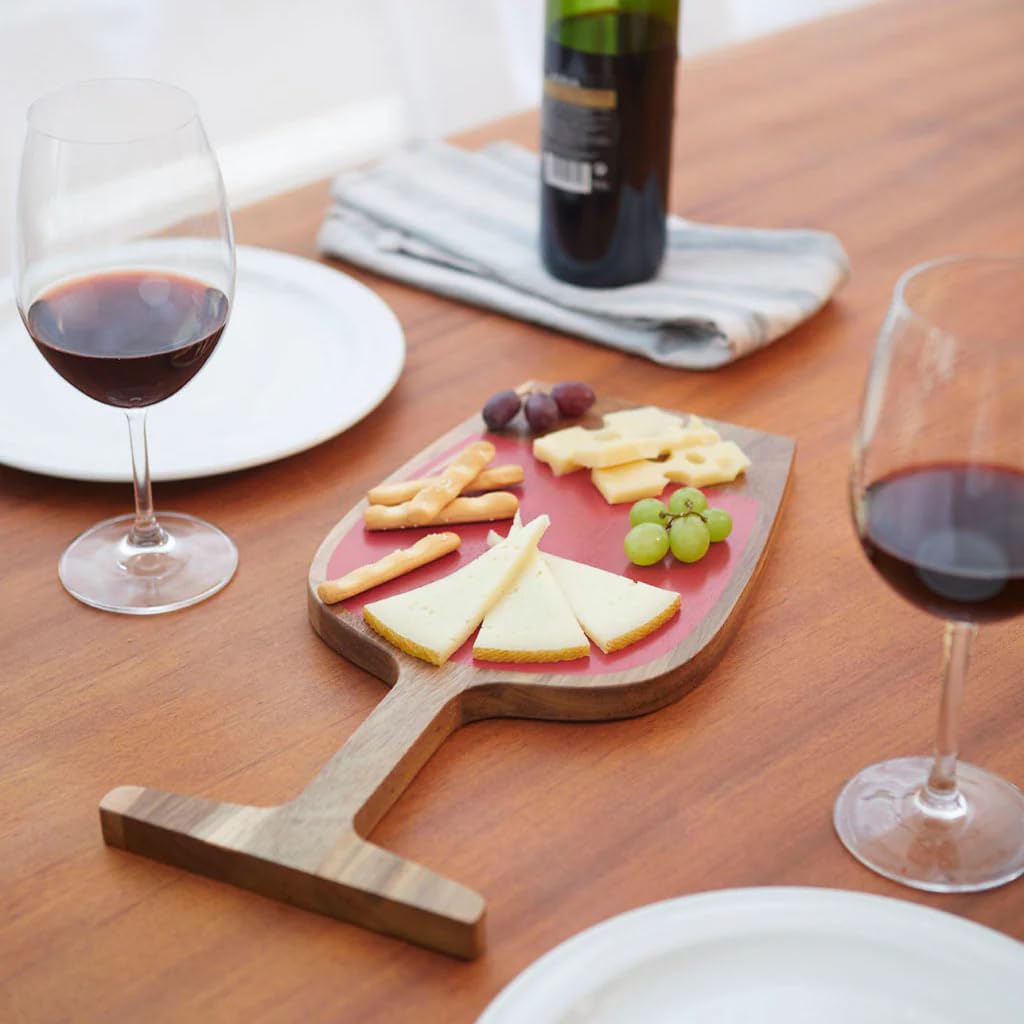 Tabla gourmet con forma de copa – Queso, vino y diseño en uno