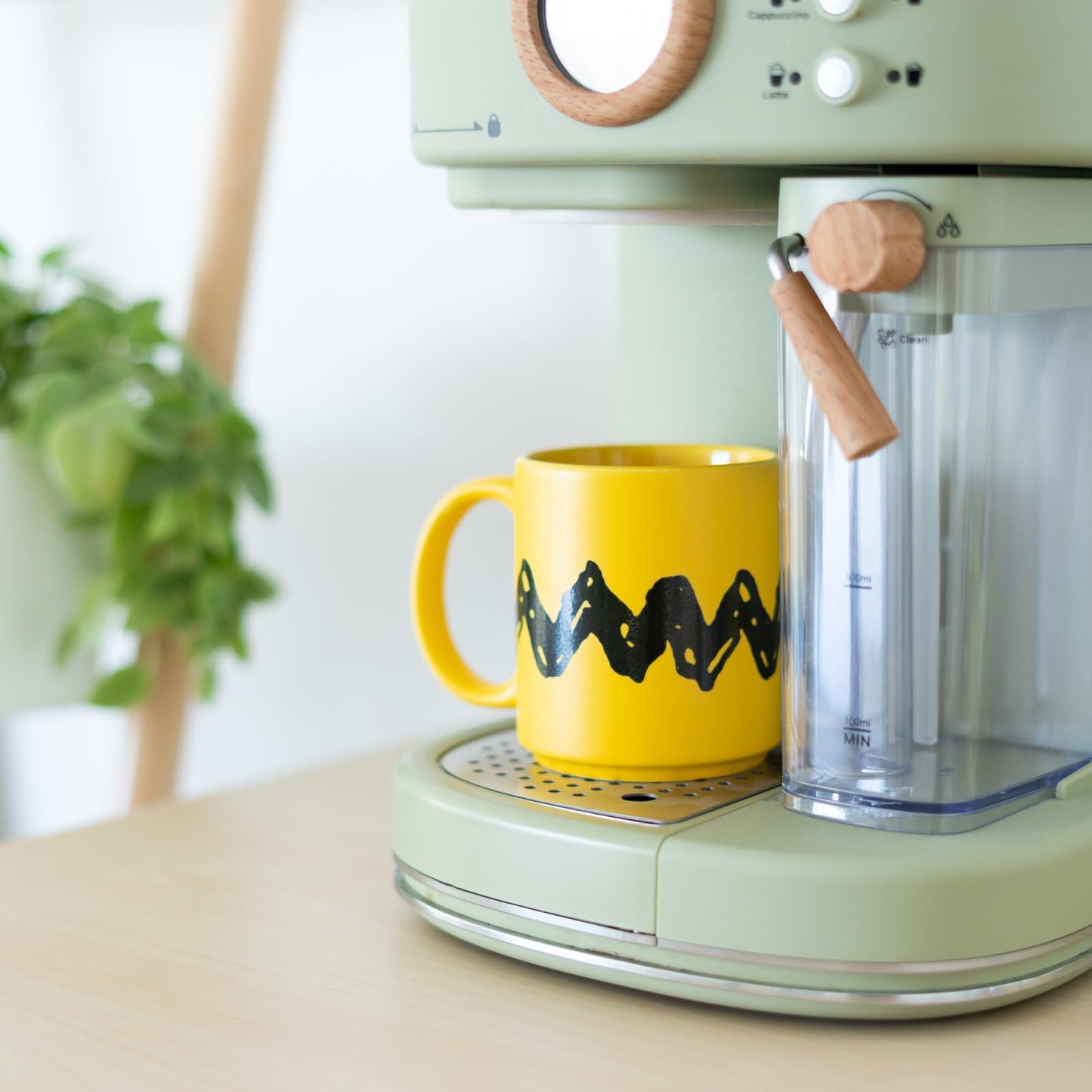 Taza Charlie Brown – Café con suéter de rayas mítico