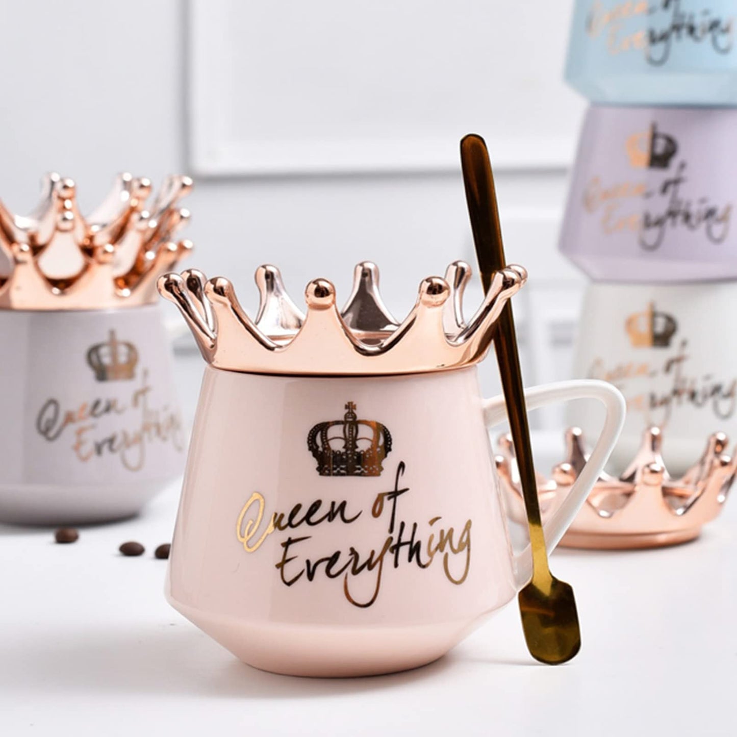 Taza Queen of Everything – Con tapa, corona y mucho ego