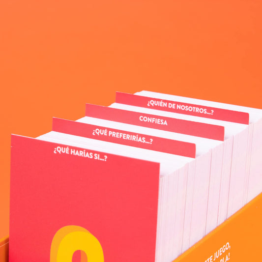 Sarandonga + Juego de Confesiones – Pack musical y sinvergüenzas