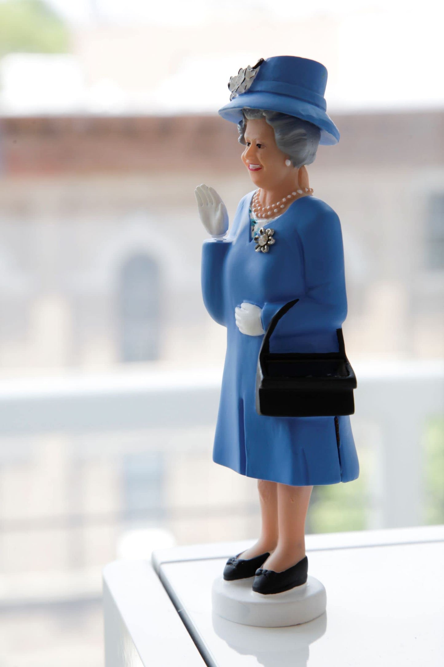 Isabel II solar – Saludando con energía del sol