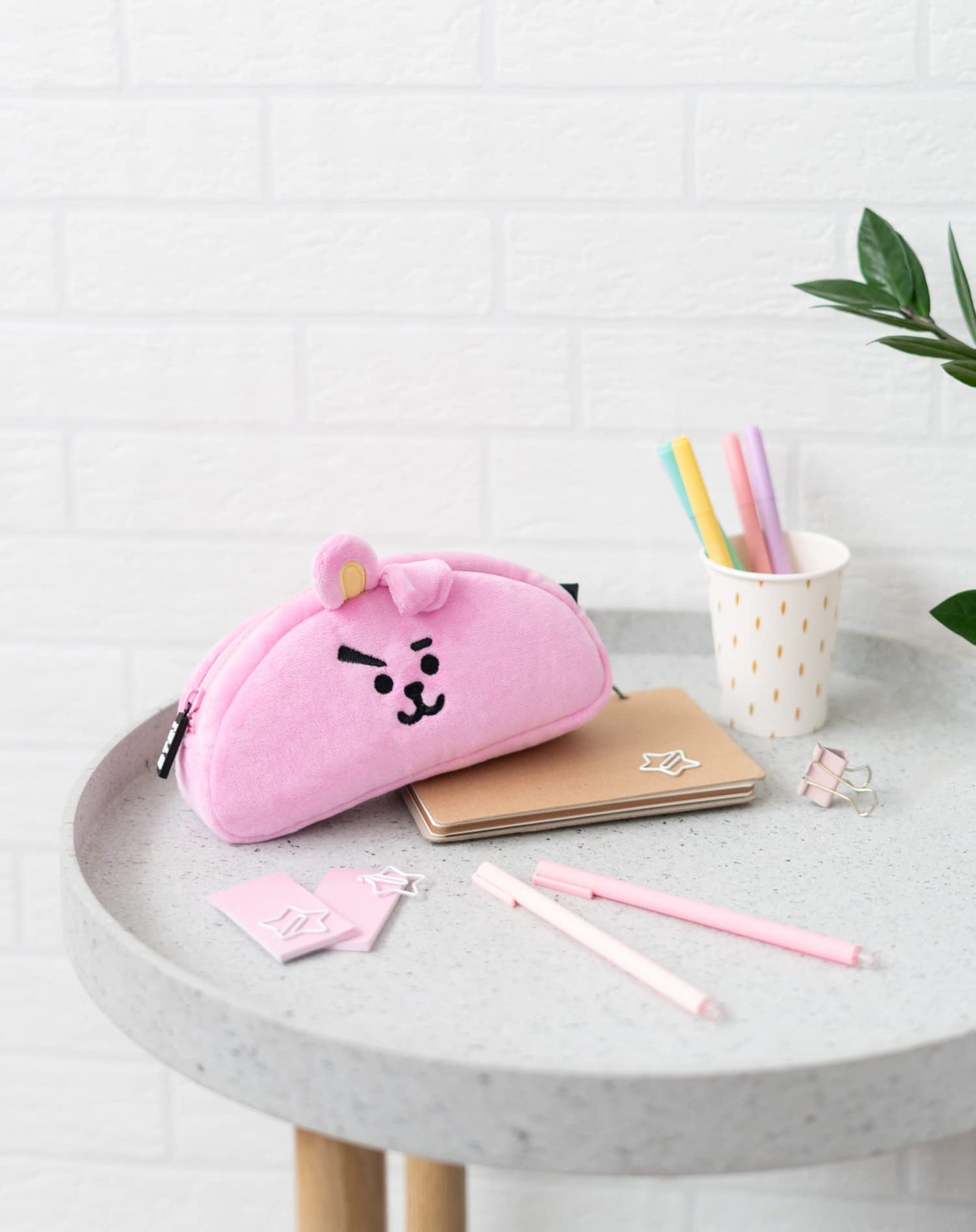 Estuche Cooky BT21 – Energía rosa para tus lápices