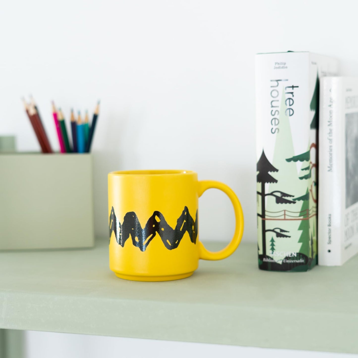 Taza Charlie Brown – Café con suéter de rayas mítico