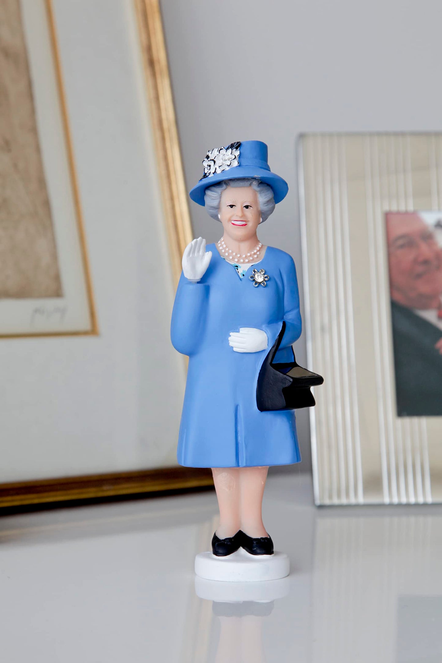 Isabel II solar – Saludando con energía del sol