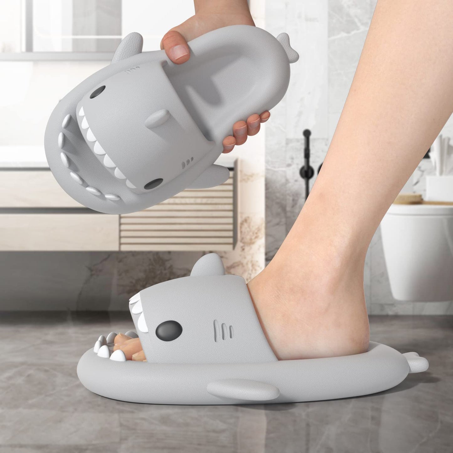 Pantuflas tiburón– Blanditas por fuera, feroces por dentro