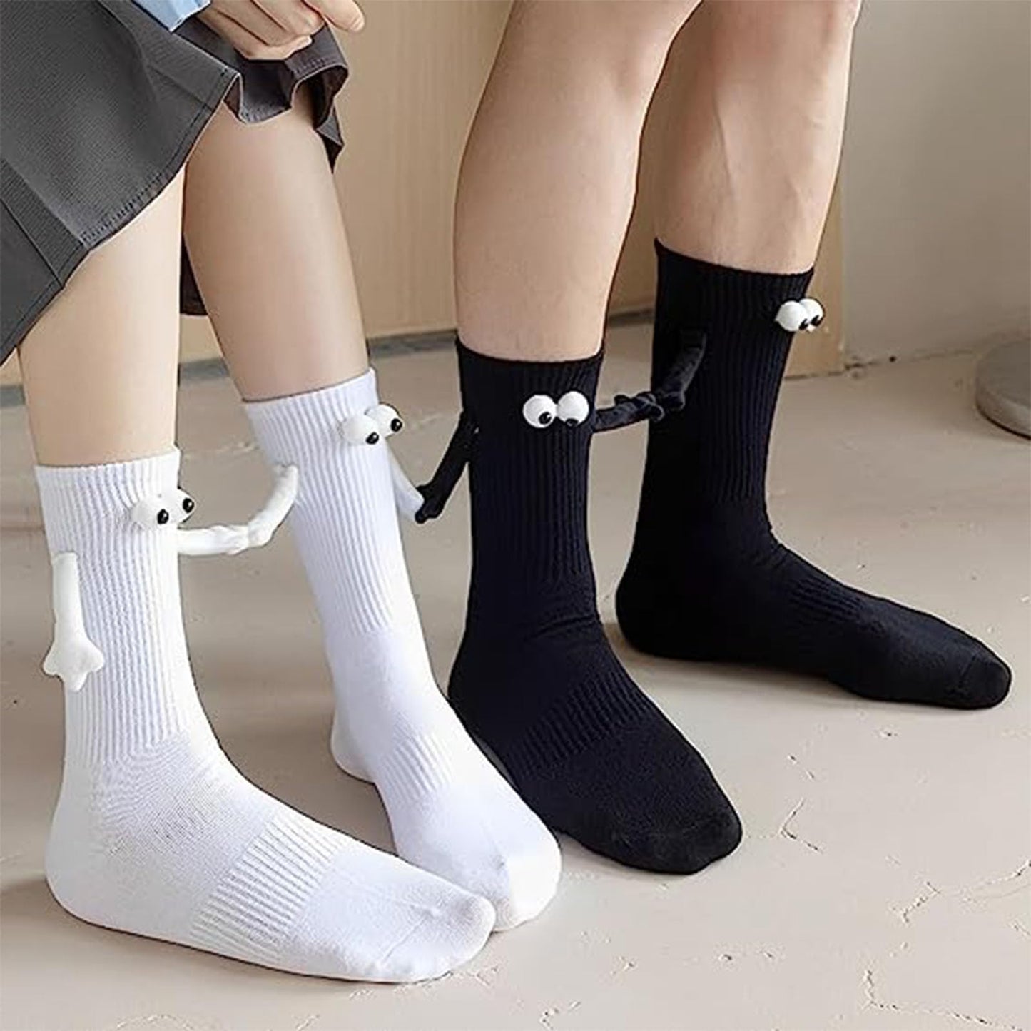 Calcetines de pareja magnéticos – Unidos de la mano... literalmente