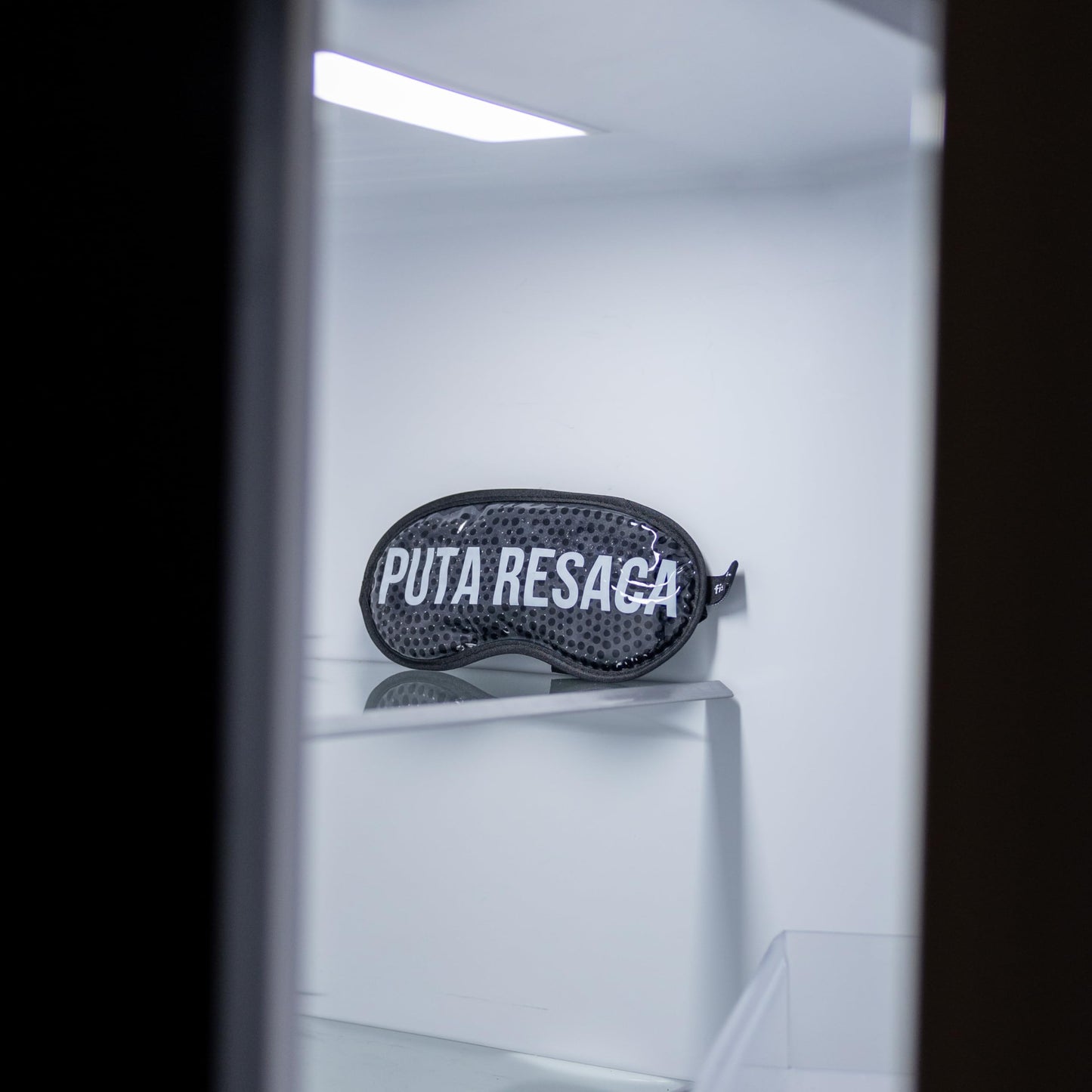 Antifaz P*ta resaca – Frío para ojos muy sufridos