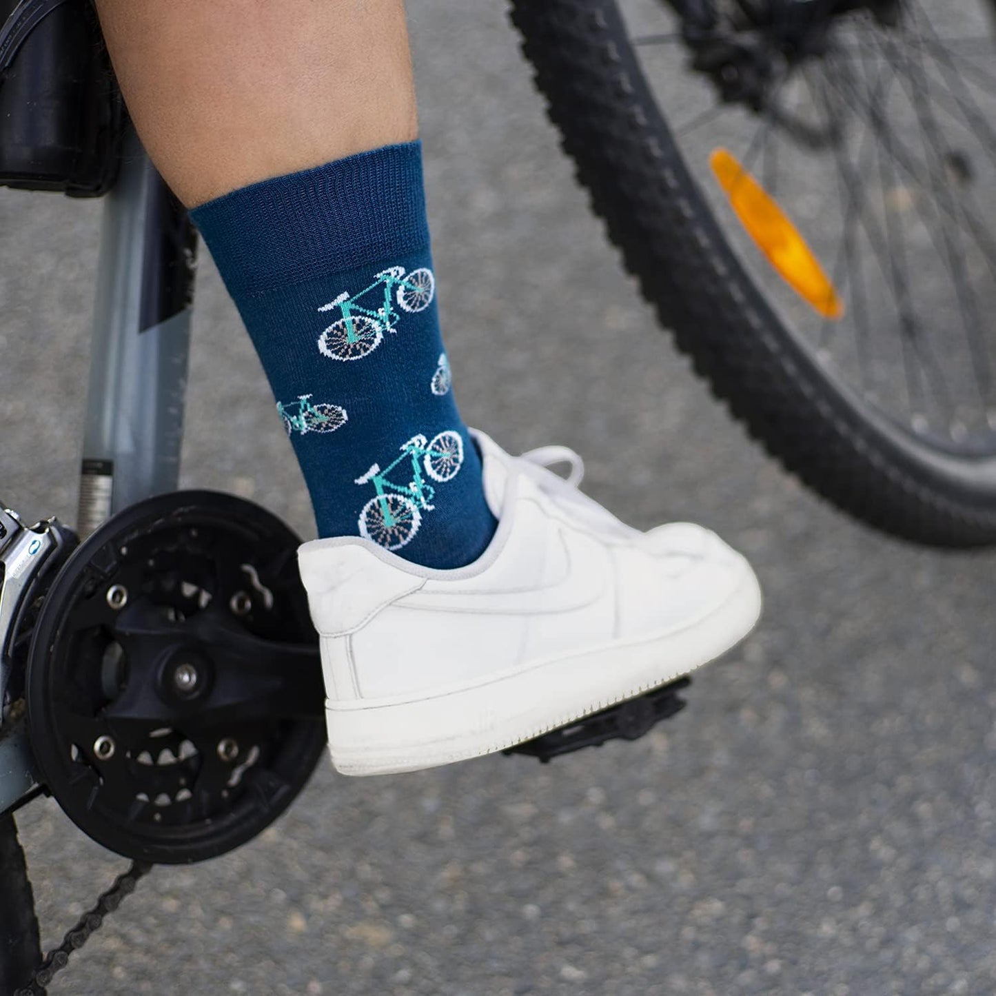 Pedal a pedal– Calcetines para ciclistas con humor