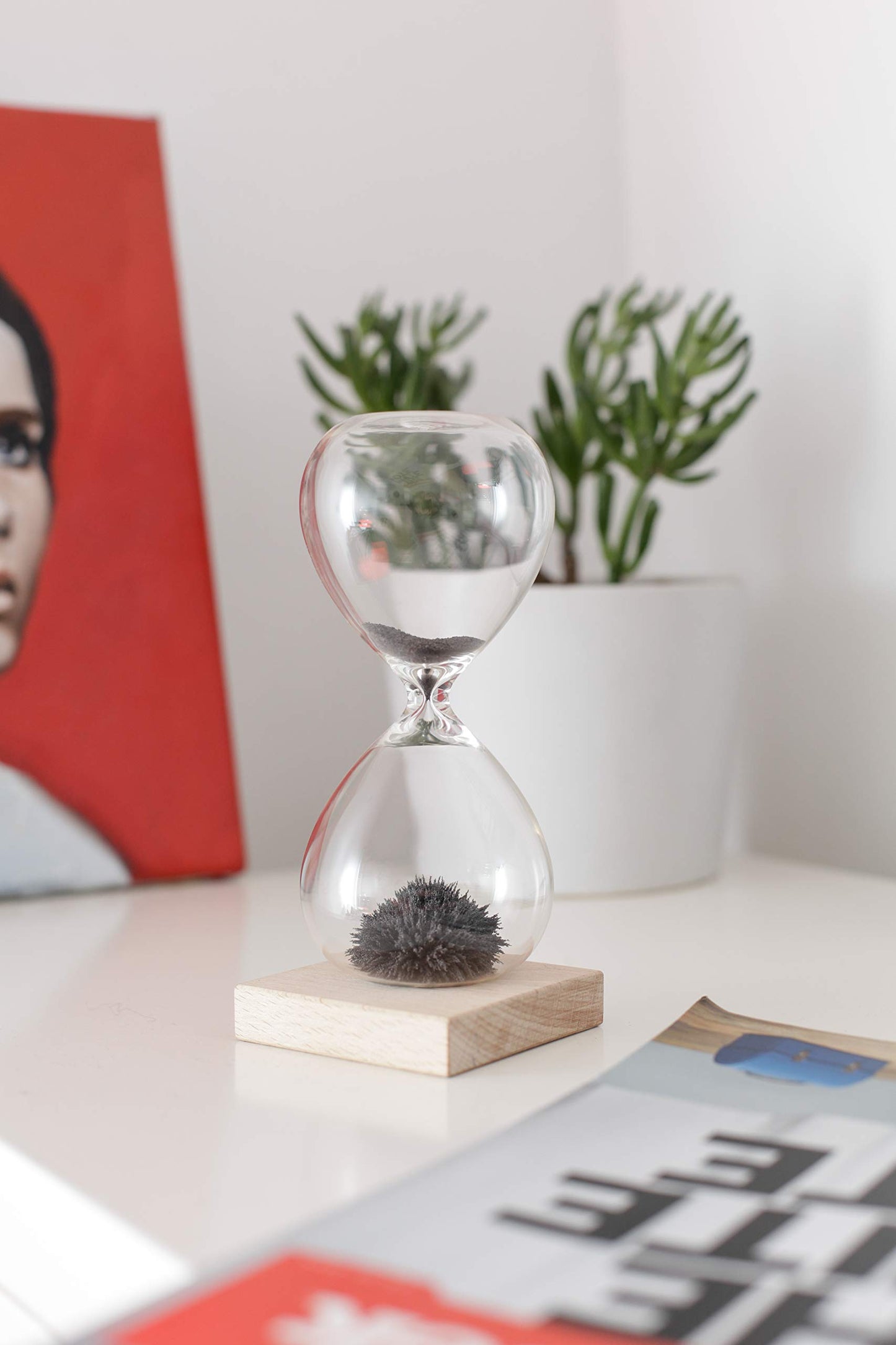 Reloj de arena magnético – El tiempo con estilo hipnótico