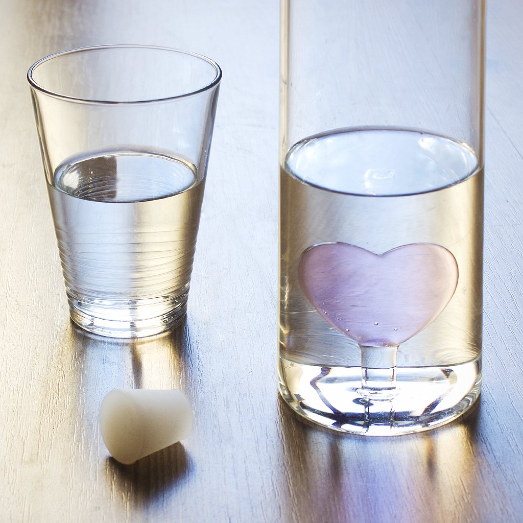 Botella Love – Bebe con el corazón en la mano