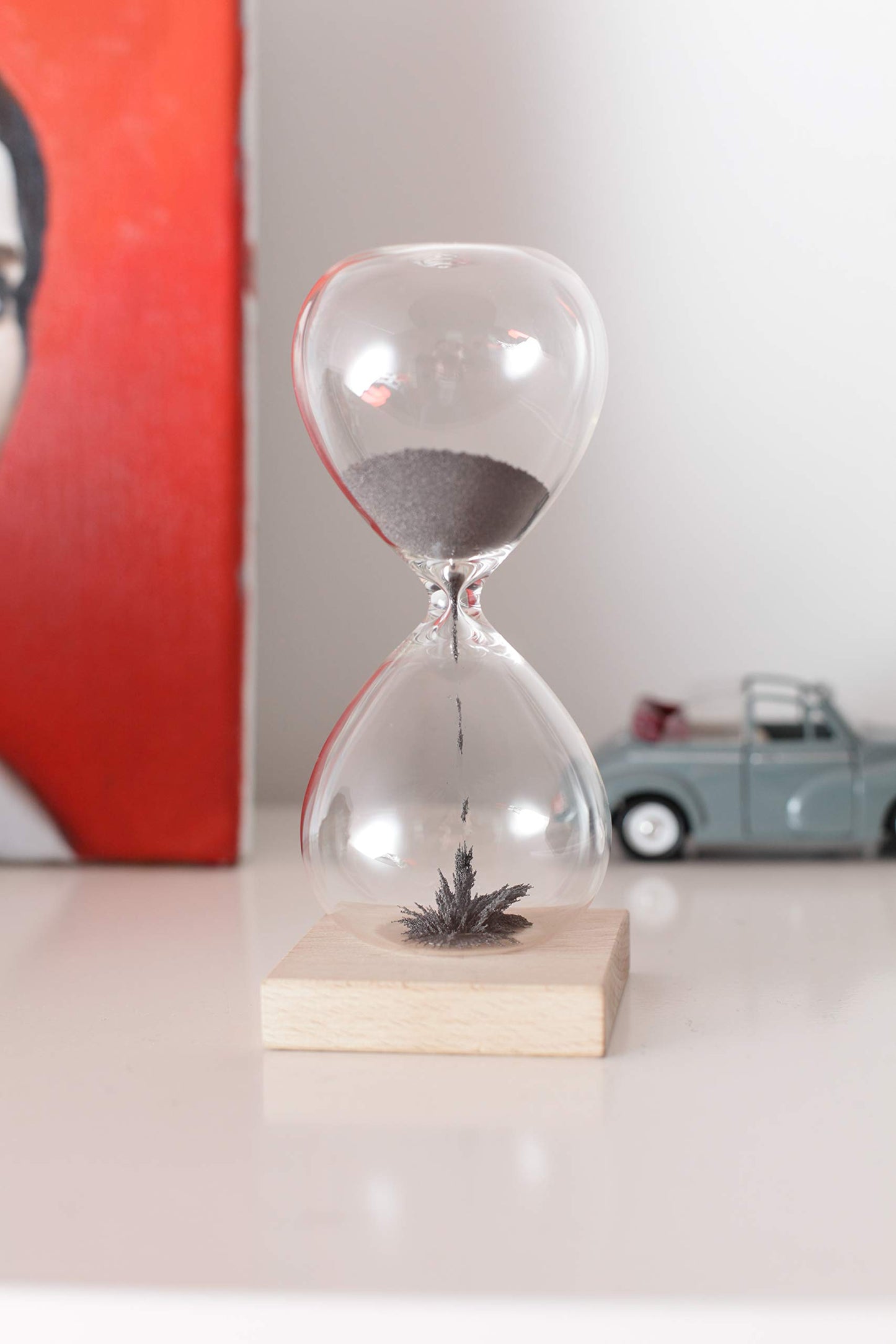 Reloj de arena magnético – El tiempo con estilo hipnótico