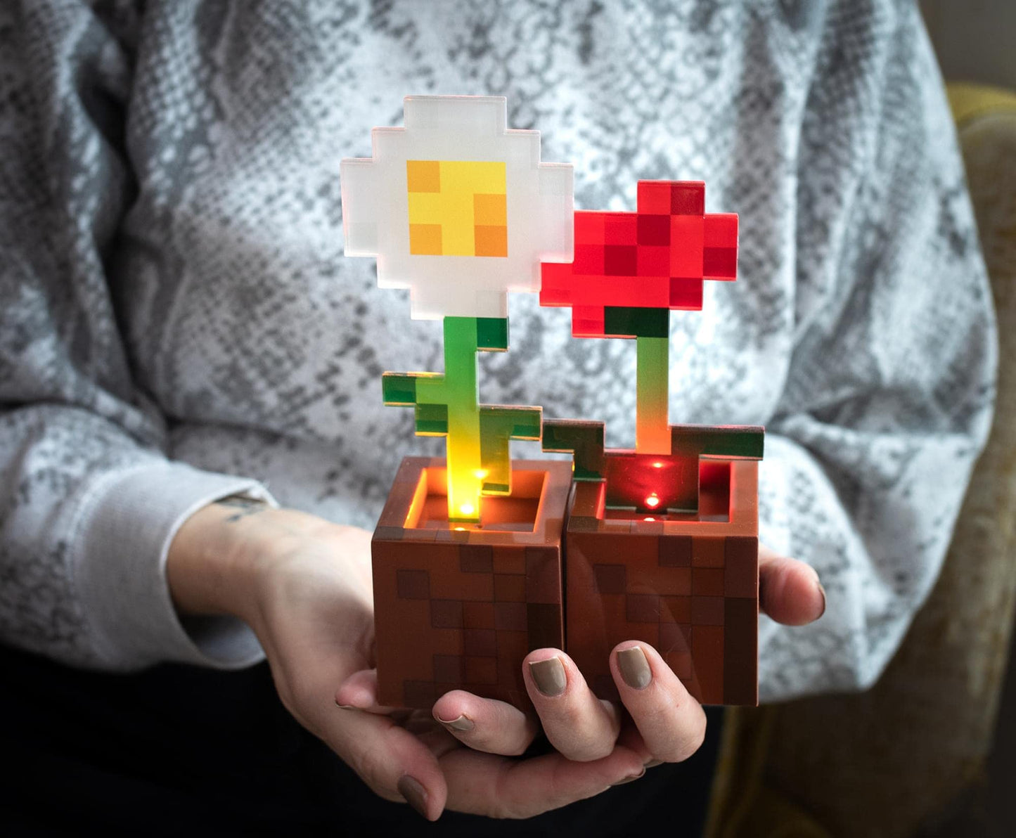 Maceta Minecraft – Flores en bloque y luz ambiental