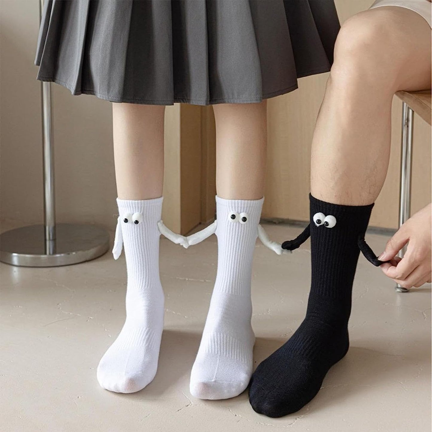 Calcetines de pareja magnéticos – Unidos de la mano... literalmente
