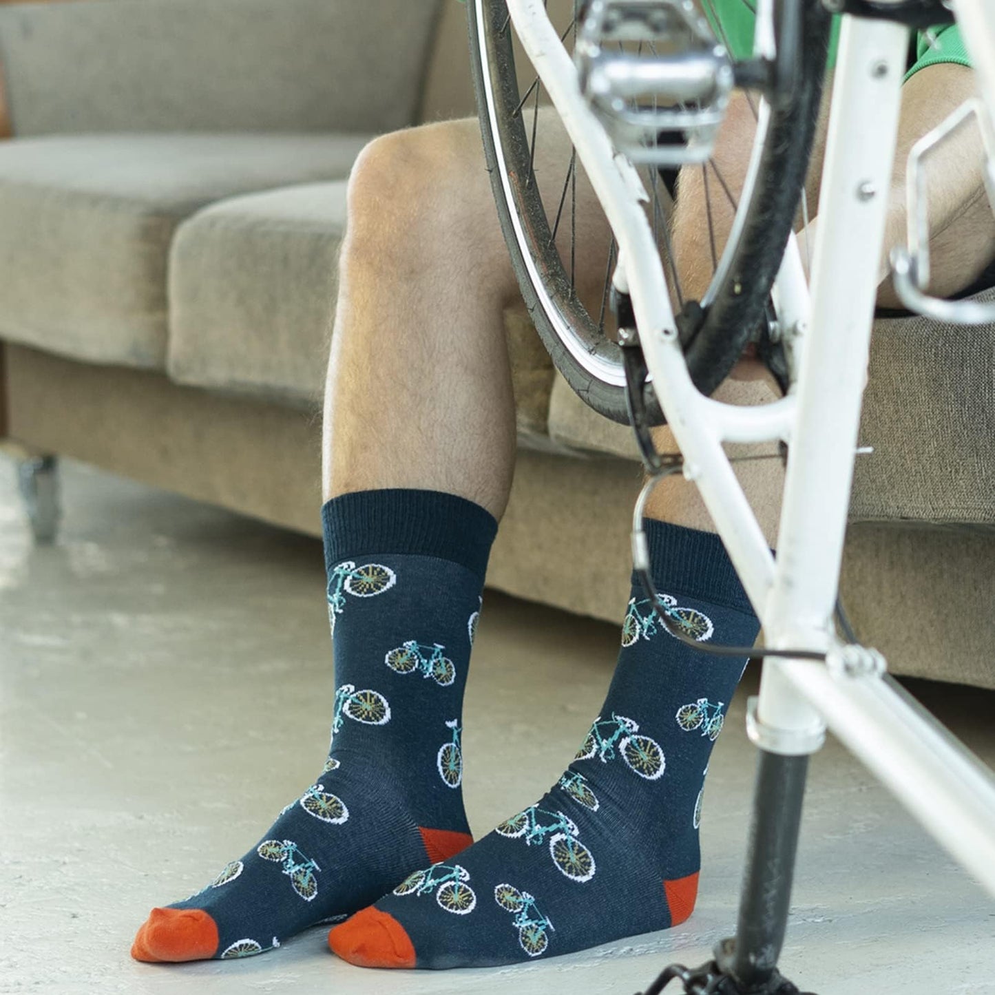 Pedal a pedal– Calcetines para ciclistas con humor