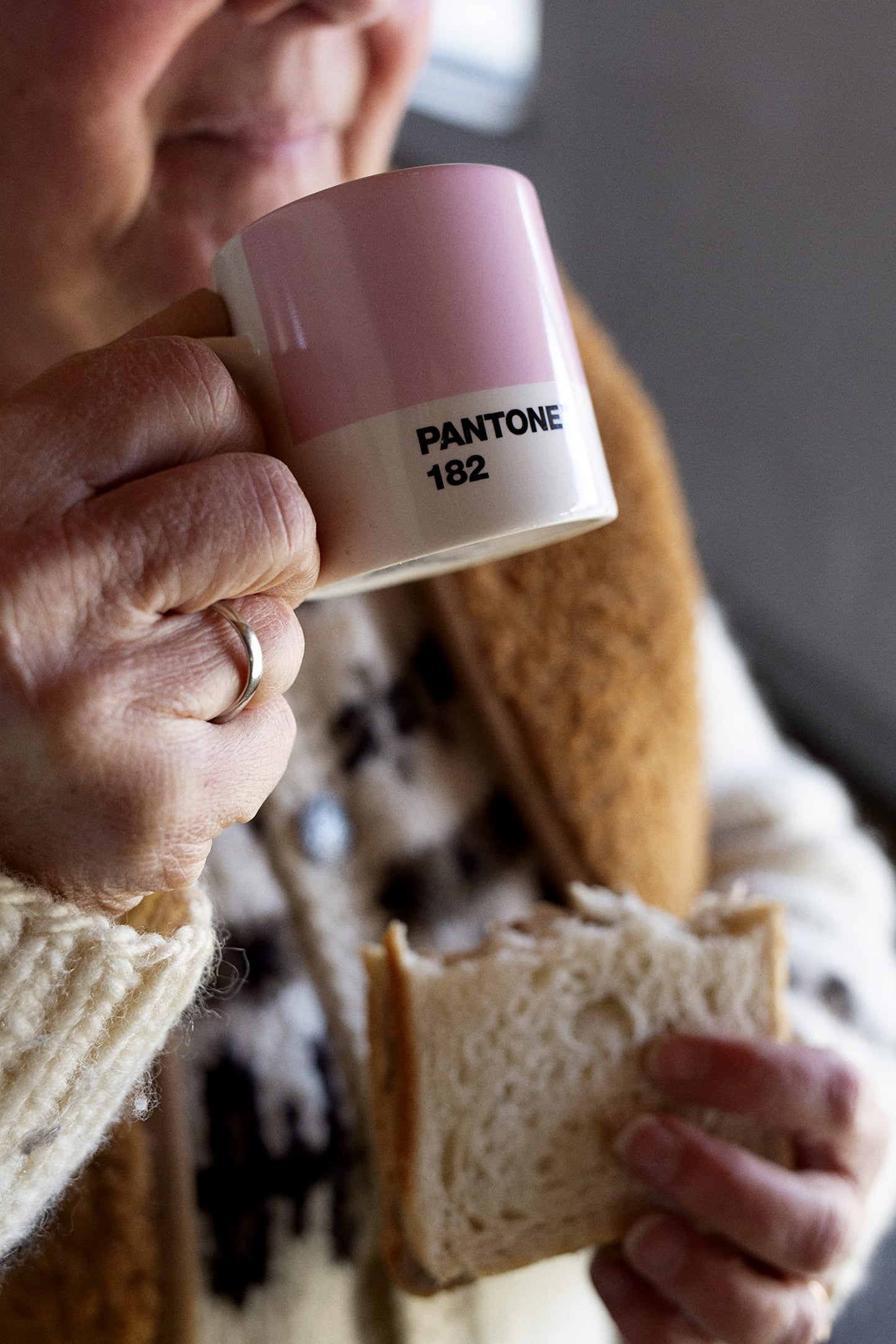Taza espresso Pantone – 120 ml de color y cafeína