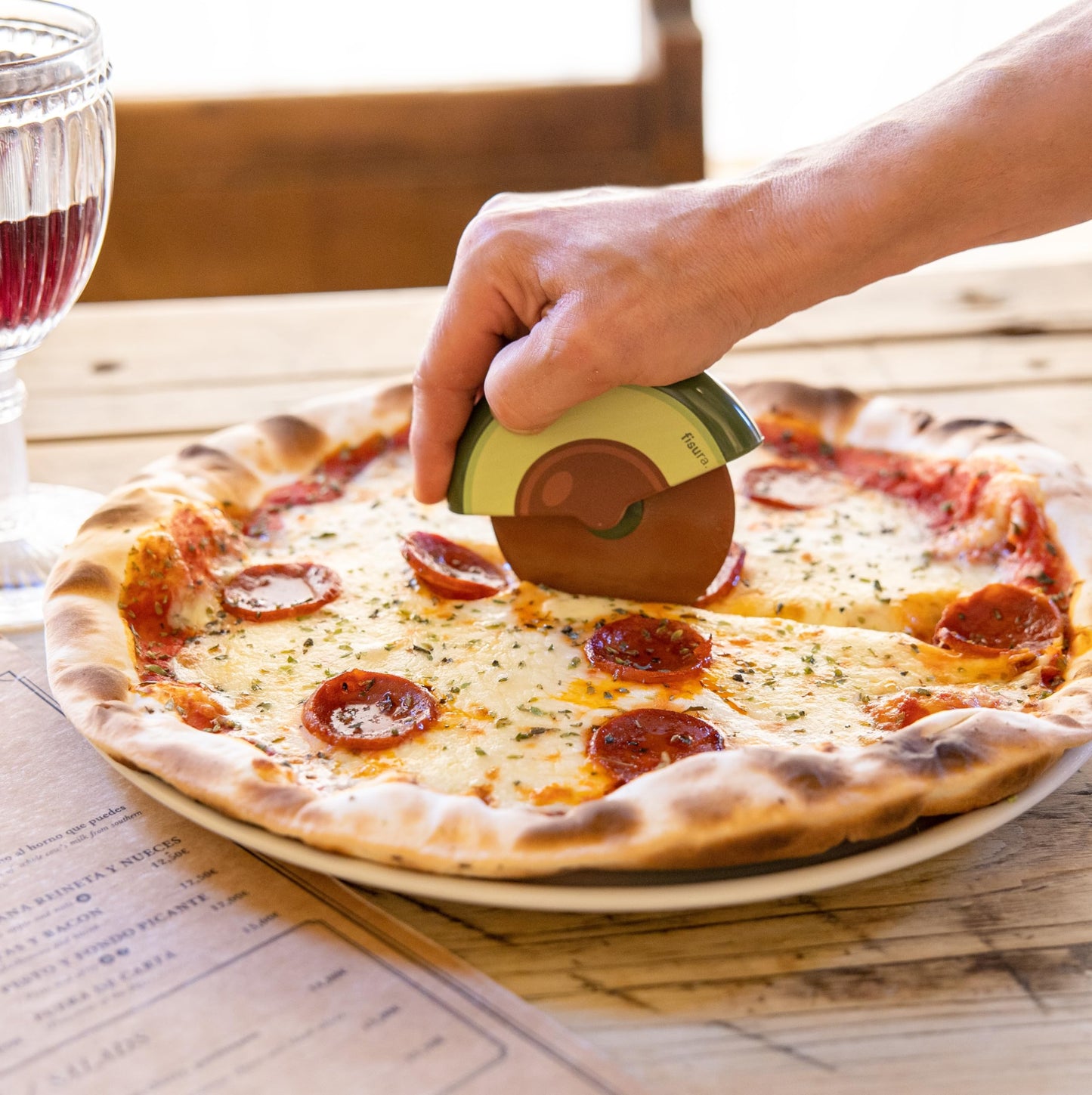 Cortapizza con ruedas – Motorizado para cortar con flow