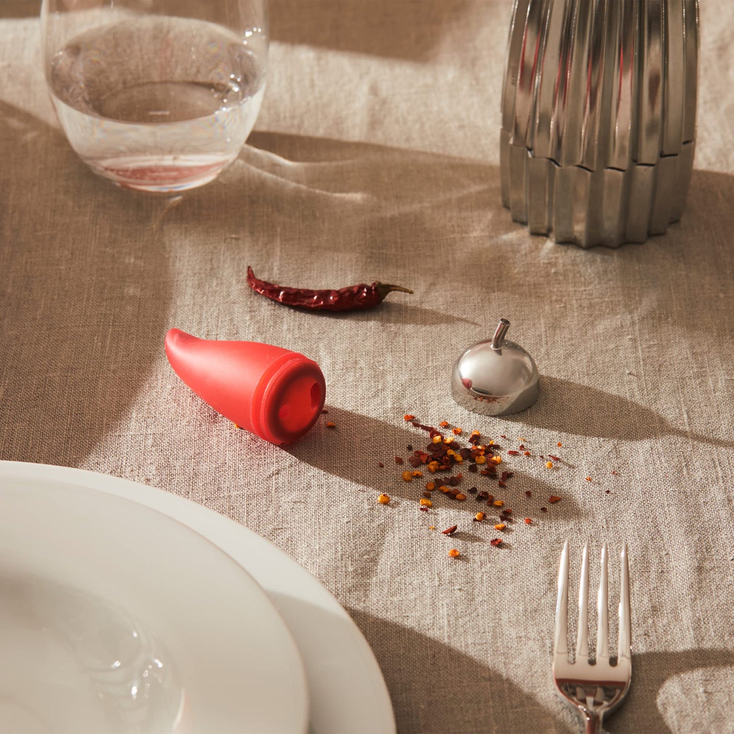 Picador de chile – Pequeño, picante y con diseño Alessi