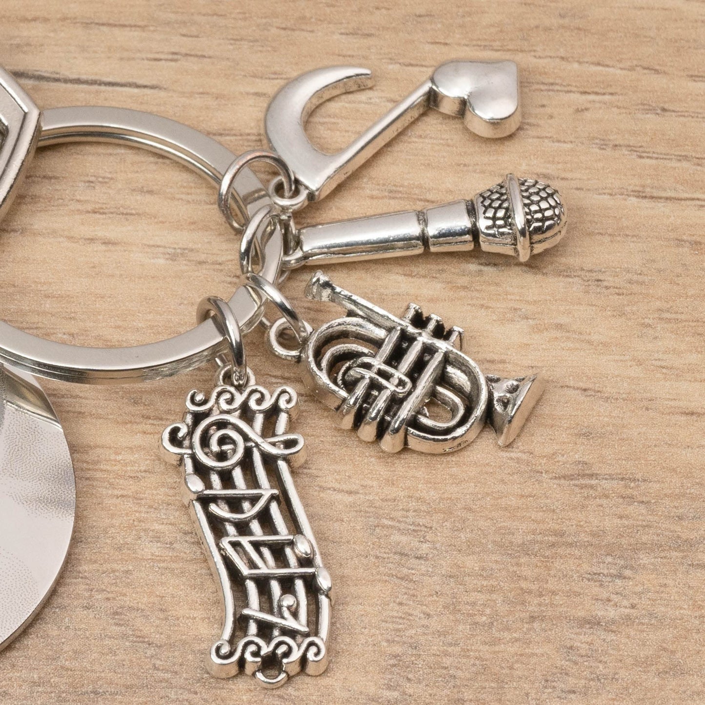 Llavero musical personalizado – Notas, ritmo y una foto especial