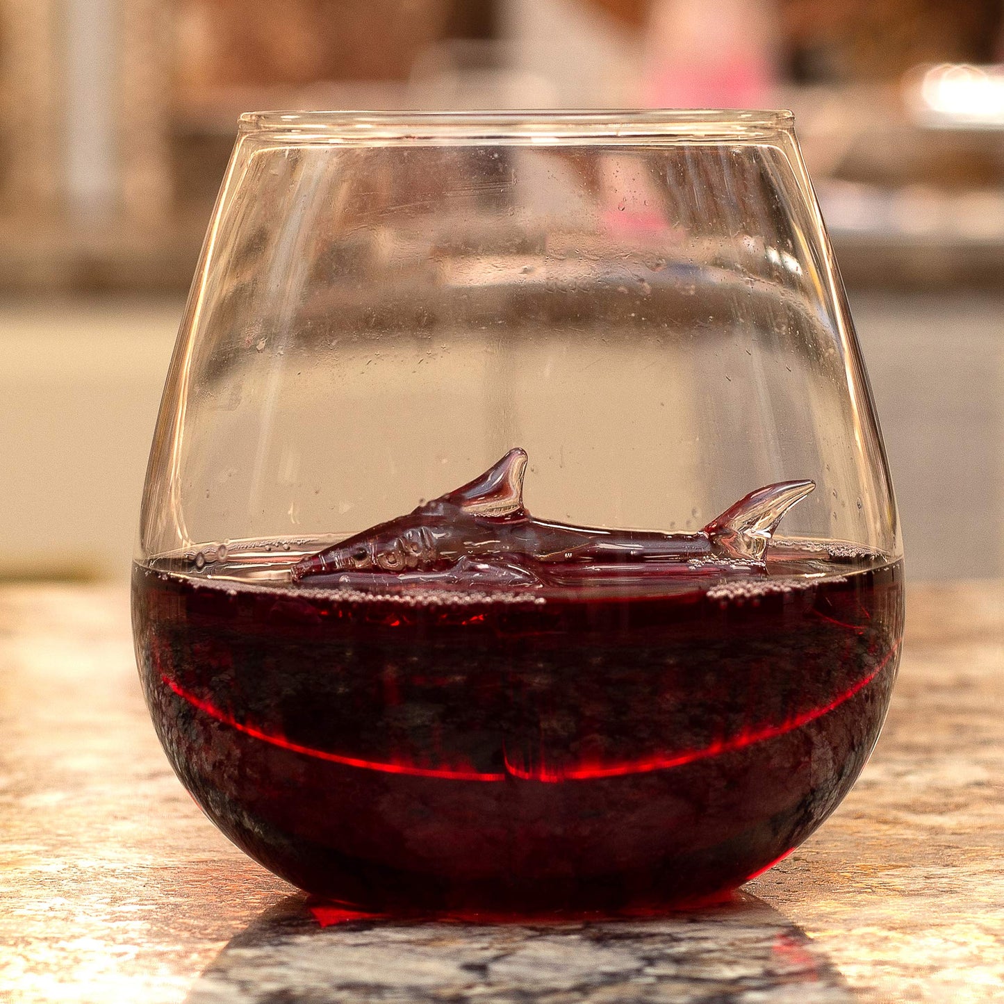 Vaso con tiburón – Sube la tensión en cada sorbo