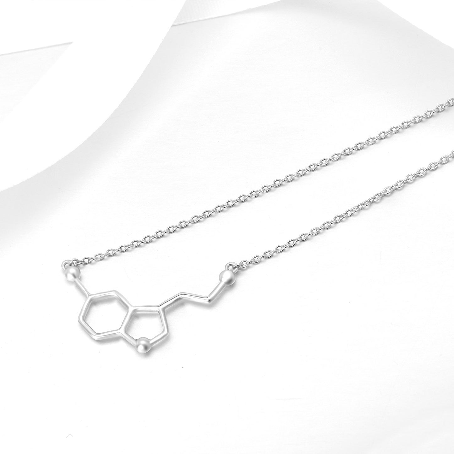 Collar Molécula Serotonina Plata – La Joya de la Felicidad
