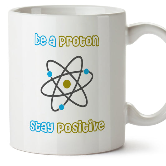 MUGFFINS Taza química - BE A Proton. Stay Positive - Tazas de café para químicos. Regalos para químicos, para los Amigos y la Familia - Cerámica - 11oz / 350 ml