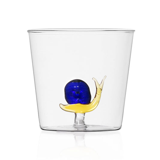 Vaso con caracol – Lentitud con elegancia líquida