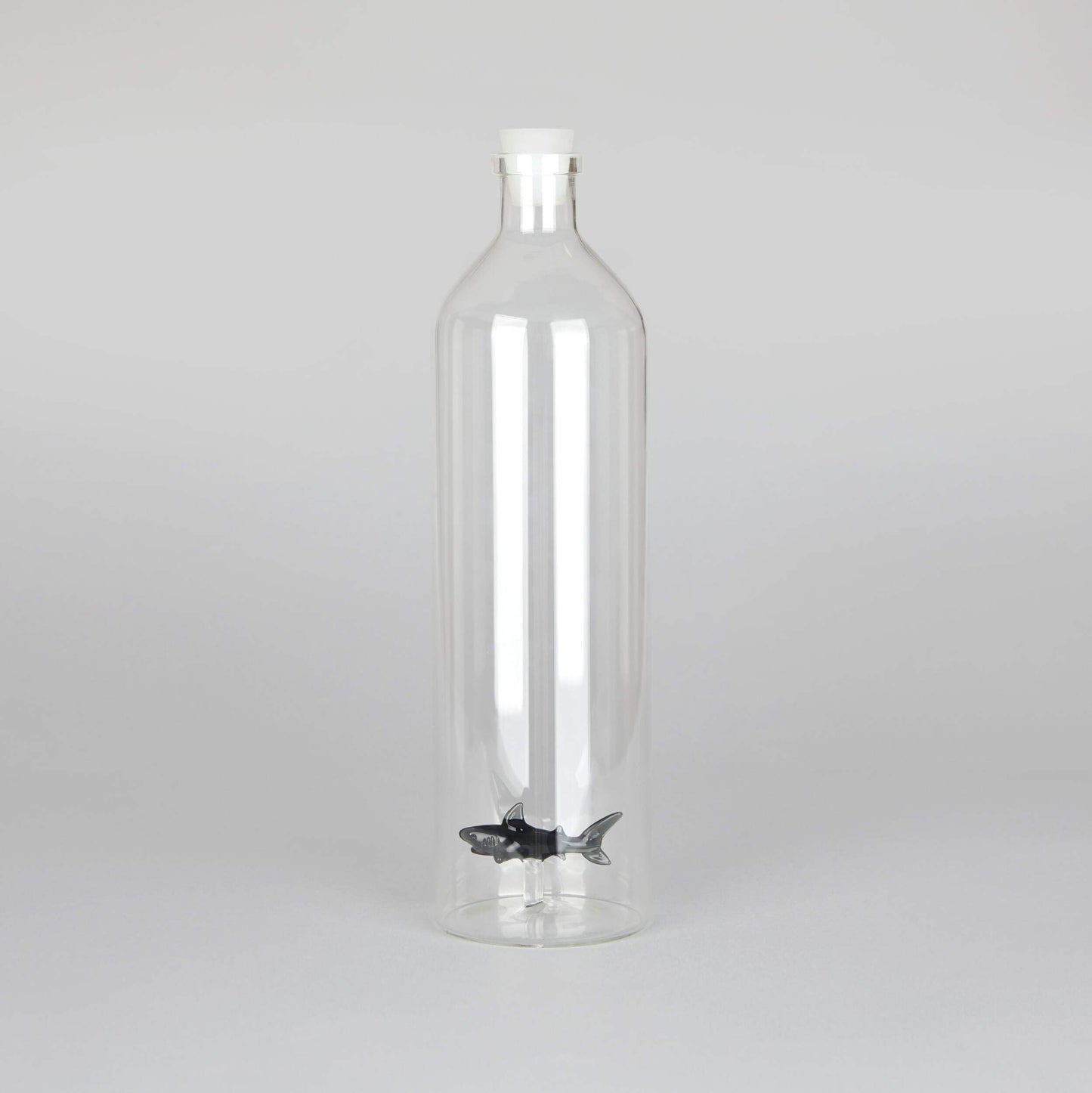 Botella Atlantis – Tiburón a sorbos