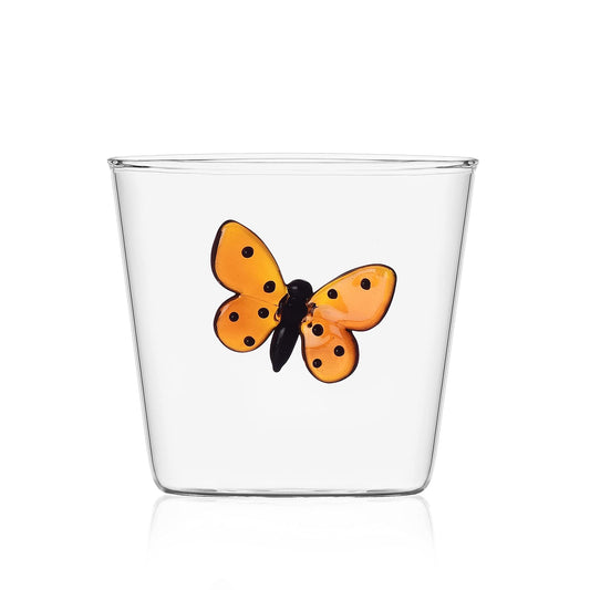 Vaso con mariposa – Un vuelo que acompaña tu bebida