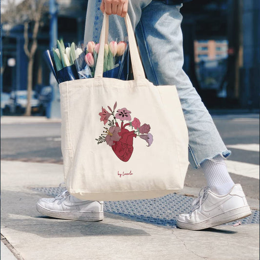 Corazón botánico – Tote con alma floral