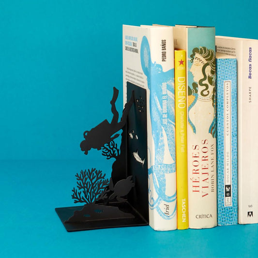 Sujetalibros buzo – Un salto al fondo de tus lecturas