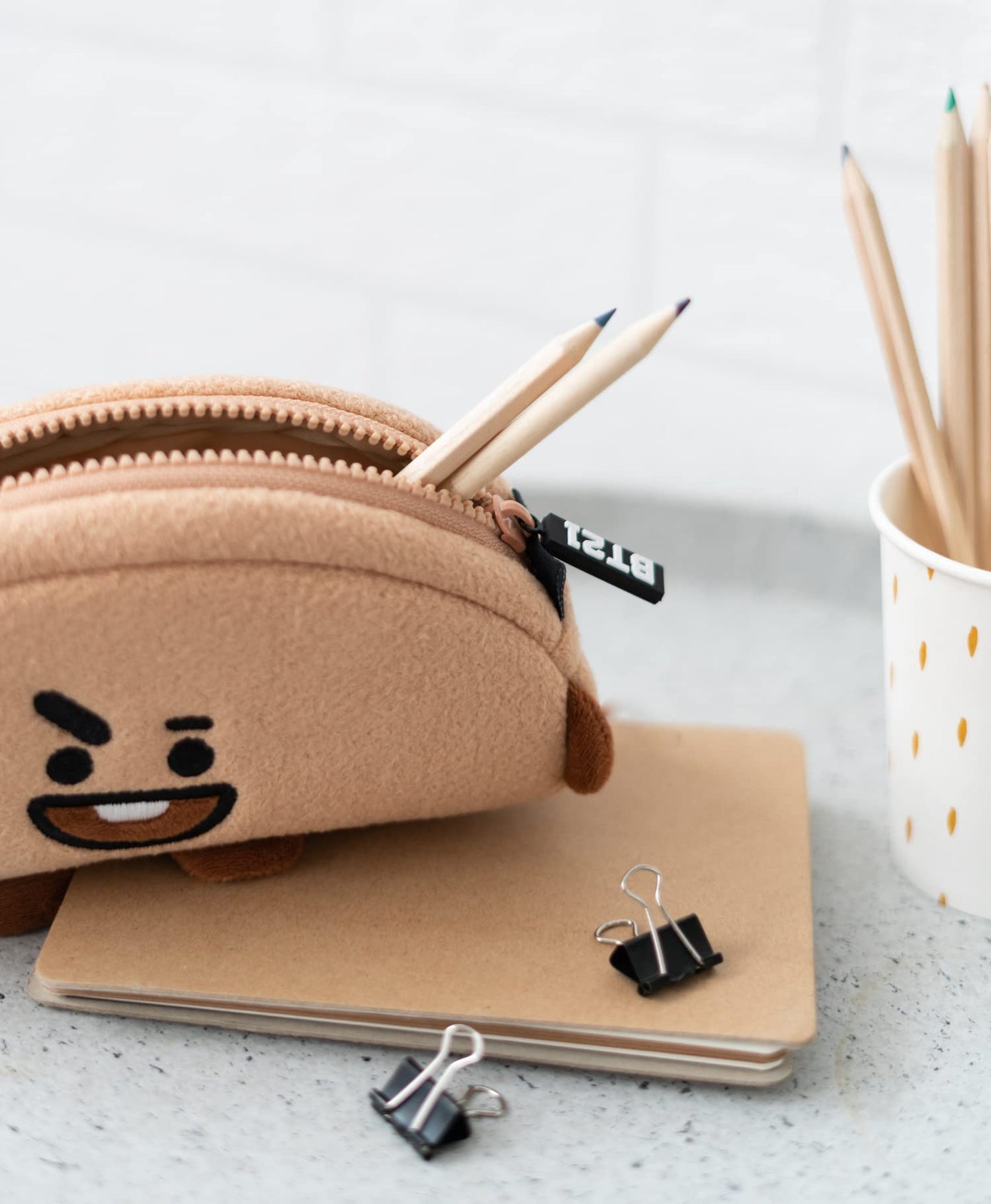 Grupo Erik Estuche Escolar BT21 - Estuche BT21 Shooky, Estuche Rectangular Vuelta al Cole - Estuche BTS - Producto con Licencia Oficial, Marron