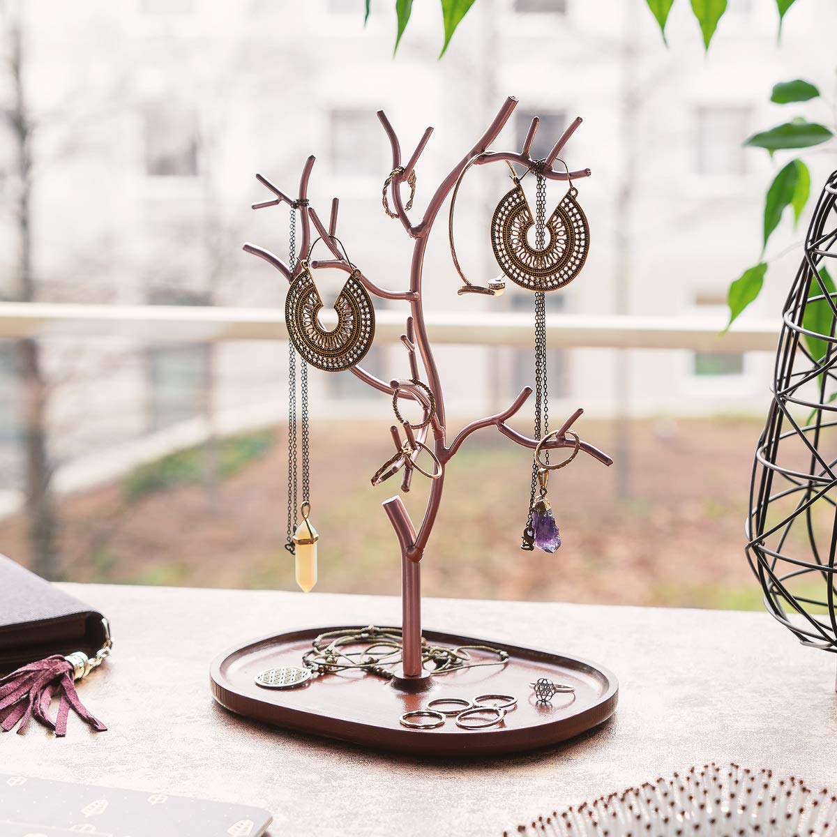 Navaris Árbol Organizador de Joyas de Metal - Soporte para Pendientes con Plato de Madera para Guardar Collares Anillos Pulseras Accesorios