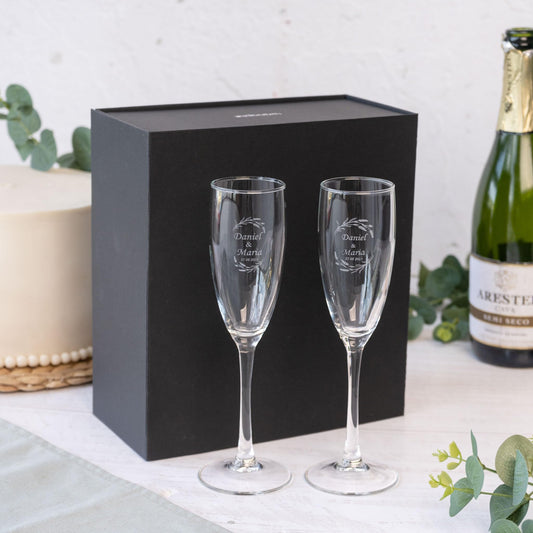 Wanapix | Pack de 2 Copas de Cava Personalizada | Estuche de Regalo Incluido | Copa de Champagne Cristal Grabada a Láser | Boda/Aniversario/San Valentín | 20cl. | Nombres y Fecha