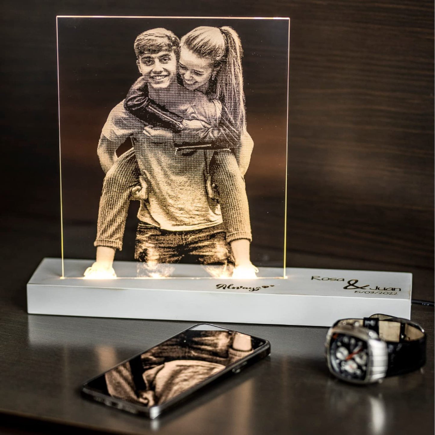 Lámpara Personalizada con tu Foto | Foto Diagonal | Luz LED Incluida + Interruptor Táctil | Soporte de Madera Grabado | Ideal para Regalar a tus Amigos, Pareja y Familiares