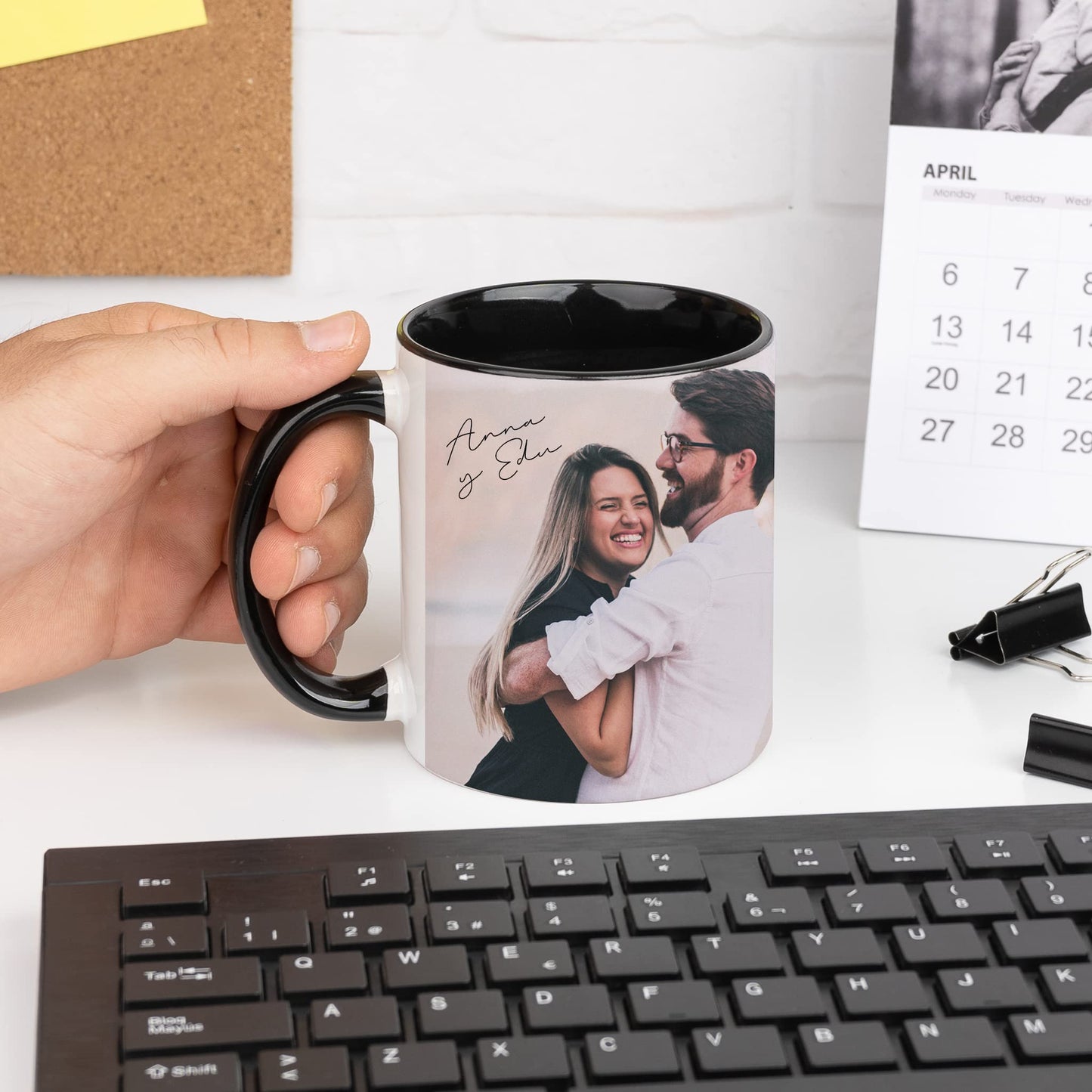 Wanapix | Taza Personalizada con Foto y Texto | Taza de Cerámica con Diseño Único | Regalo para Amigos y Familiares | Apta para Microondas | Capacidad de 325ml | Interior y Asa Color Negro