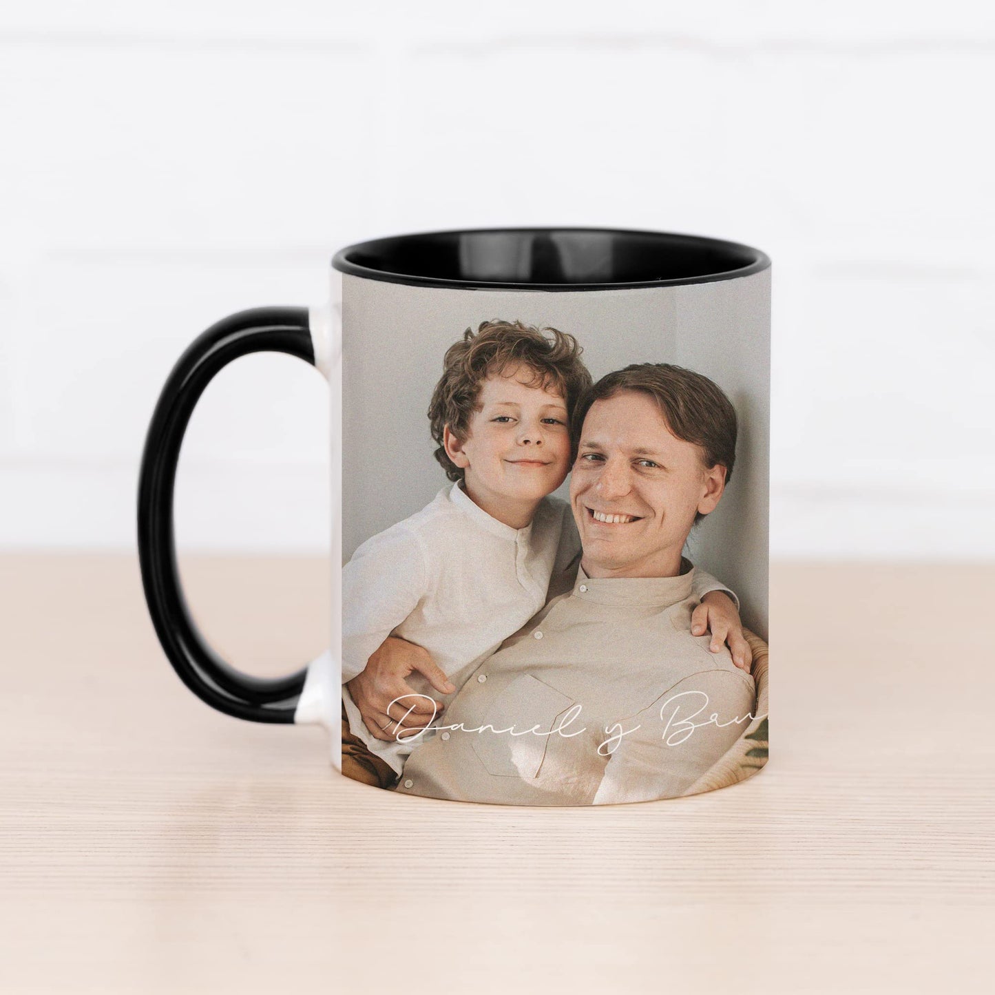 Wanapix | Taza Personalizada con Foto y Texto | Taza de Cerámica con Diseño Único | Regalo para Amigos y Familiares | Apta para Microondas | Capacidad de 325ml | Interior y Asa Color Negro