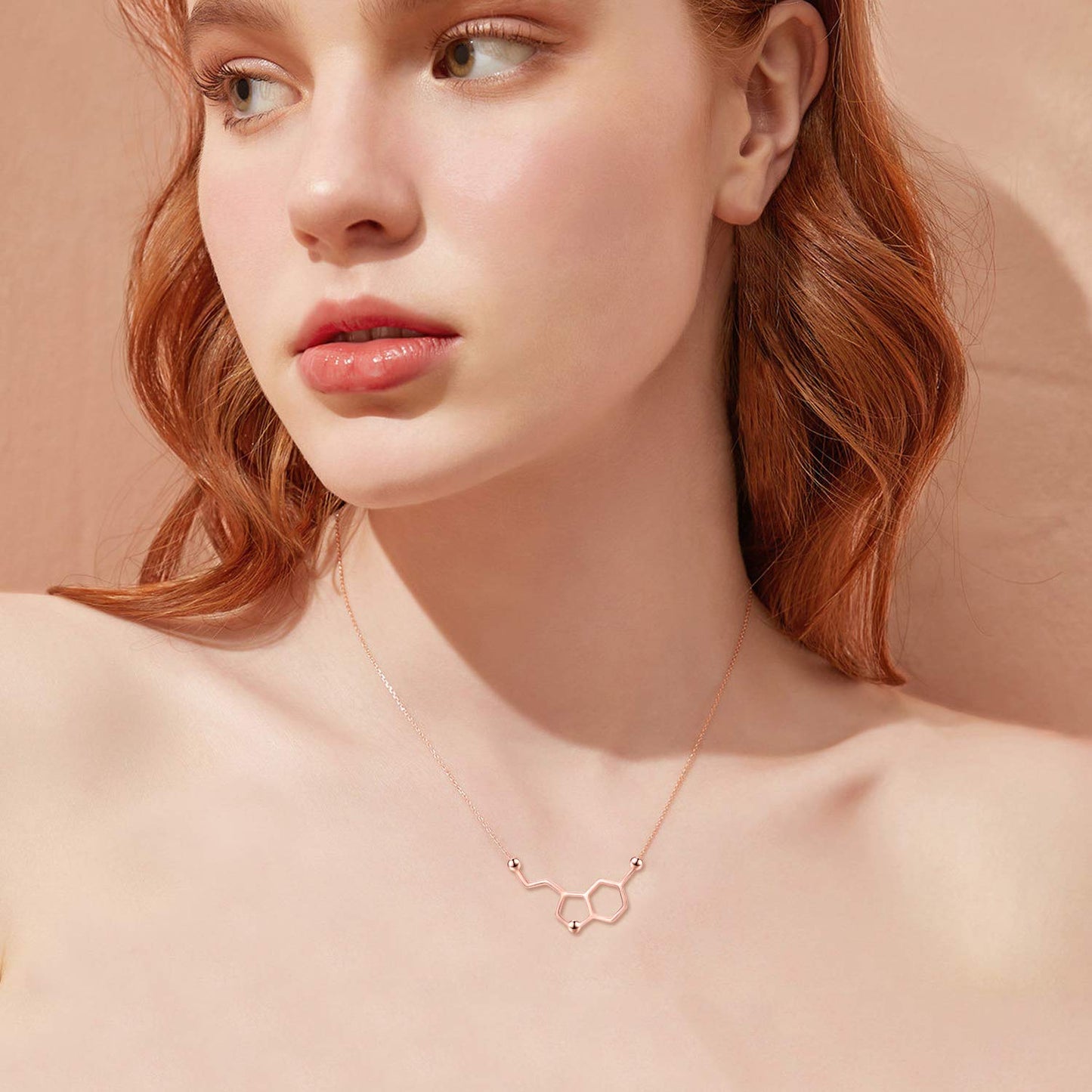 Collar Molécula Serotonina Plata – La Joya de la Felicidad