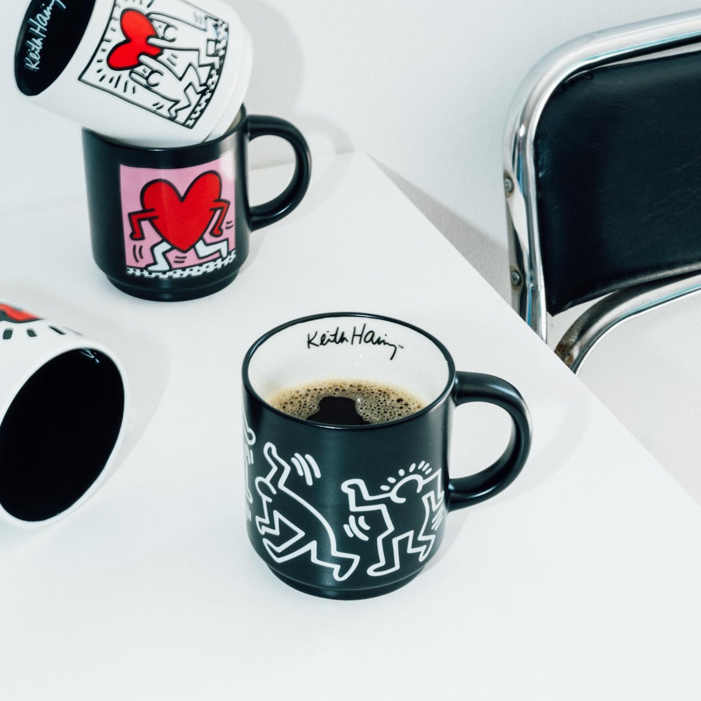 Set 4 Tazas Keith Haring – Arte Pop Urbano en tu Desayuno