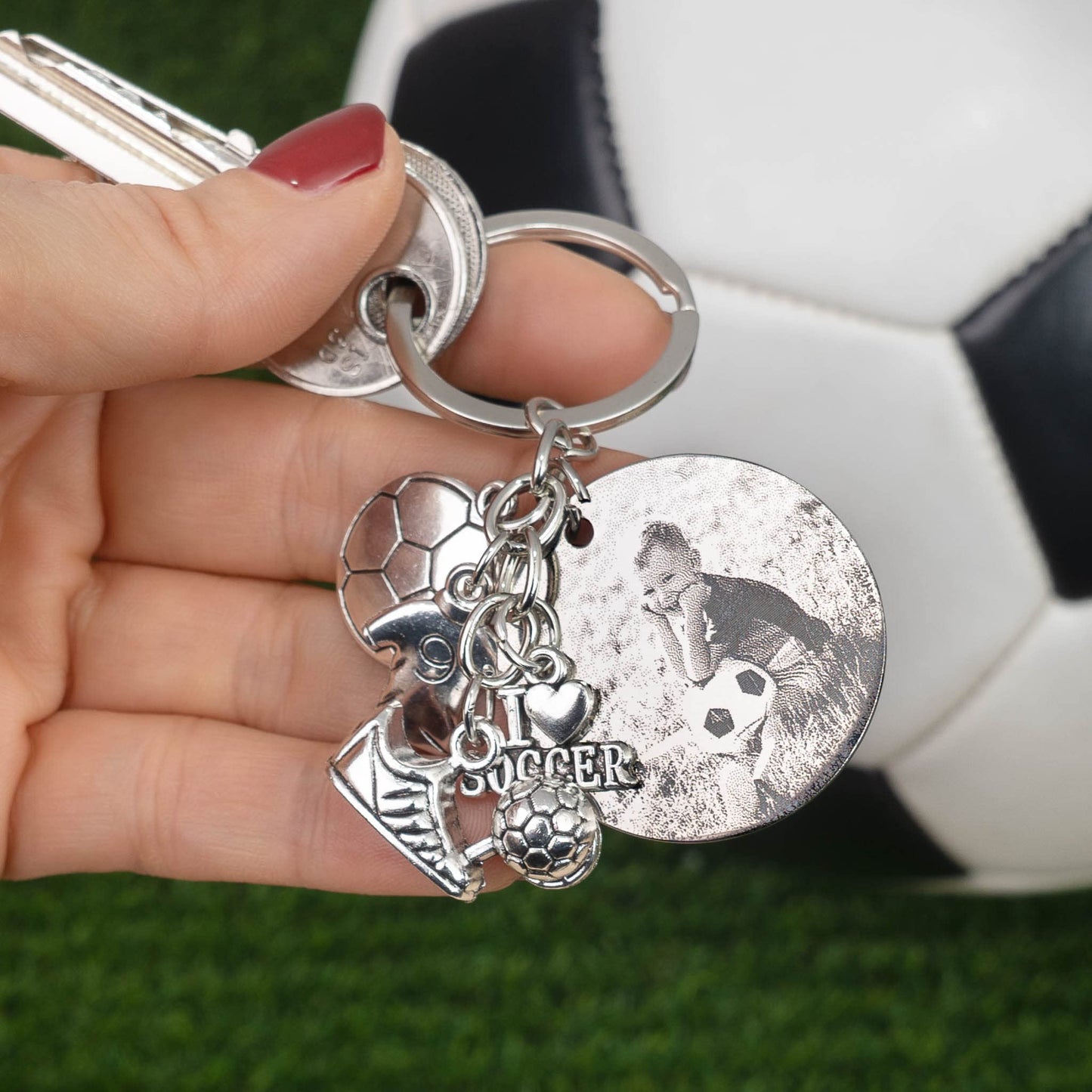 Wanapix | Llavero Fútbol Personalizado con Figuritas | Personaliza con Foto Grabada a Láser | Regalo Original para Futbolistas y Amantes de este Deporte | Llavero de Fútbol con Charms