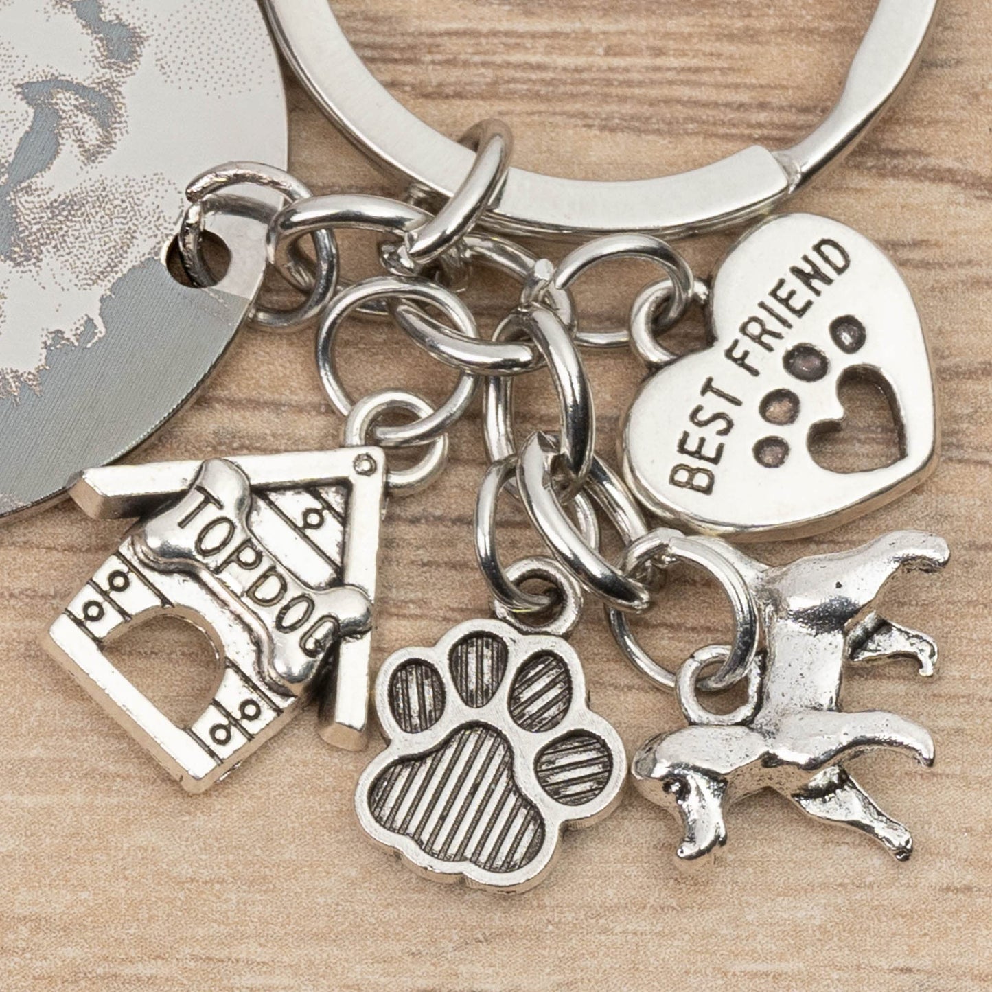 Wanapix | Llavero de Perro Personalizado con Figuritas | Personaliza con una Foto Grabada | Regalo Original para Amantes de los Perros | Llavero de Perros con Foto y Charms