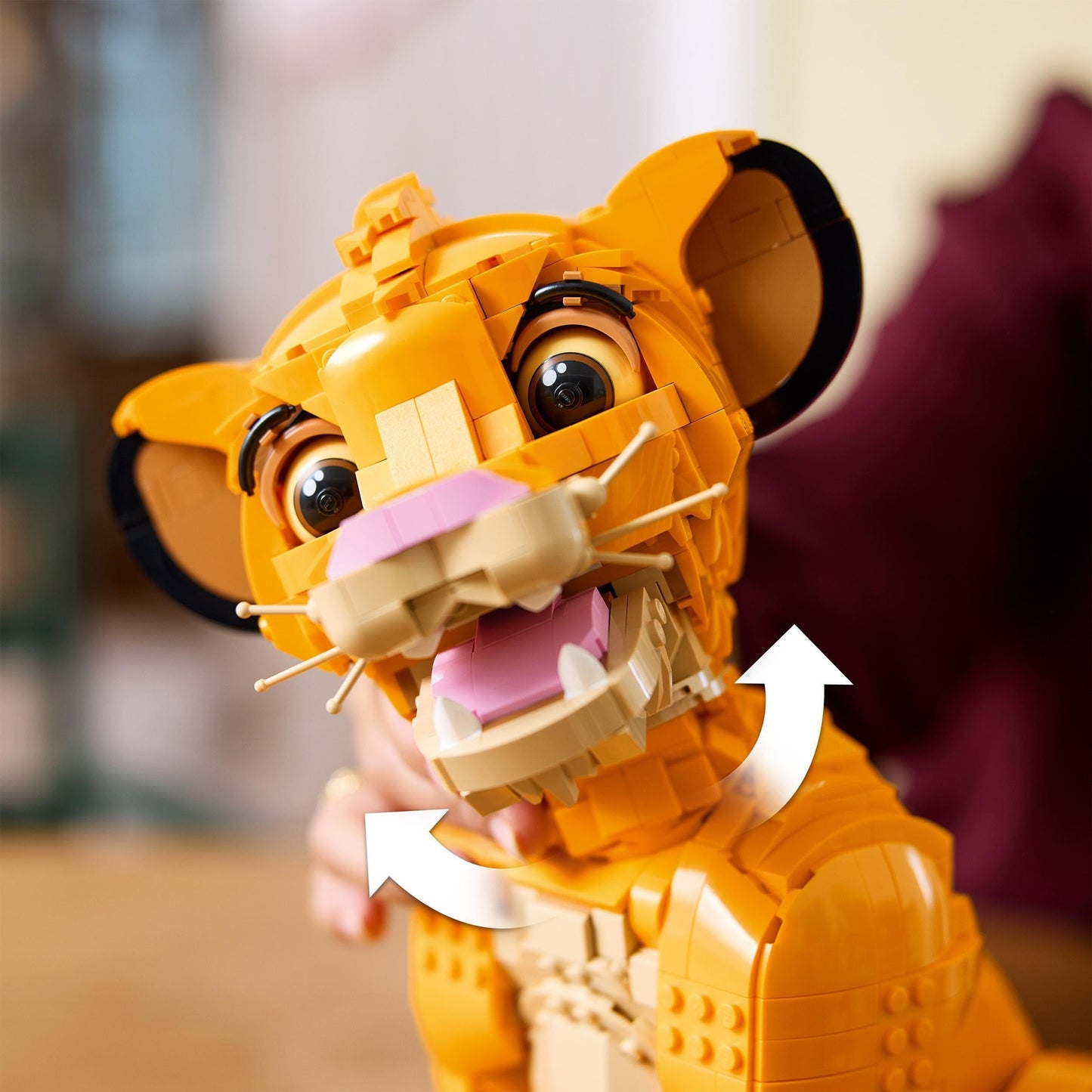 LEGO | Disney El Rey León: Simba Joven Maqueta para Adultos, Regalo para Mujeres y Hombres, Figura de Animal Coleccionable, Actividad Creativa, Decoración para el Hogar y Oficina 43247