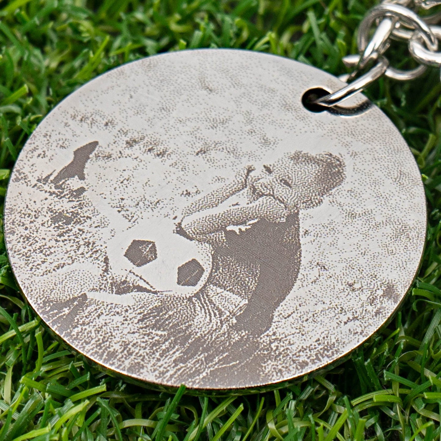 Wanapix | Llavero Fútbol Personalizado con Figuritas | Personaliza con Foto Grabada a Láser | Regalo Original para Futbolistas y Amantes de este Deporte | Llavero de Fútbol con Charms