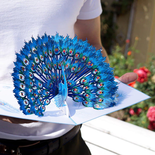 Tarjeta pavo real 3D – Orgullo, plumas y mensaje