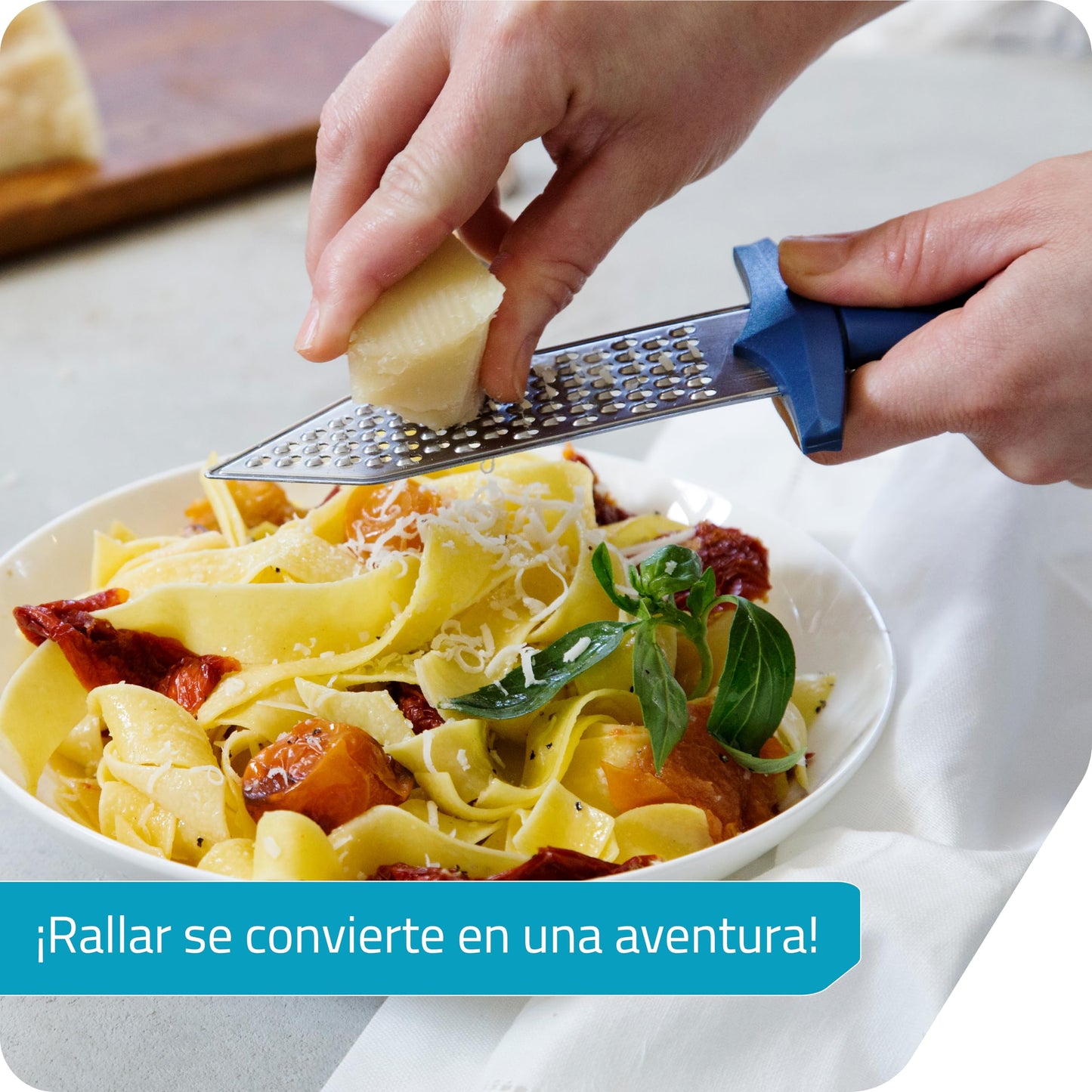 Rallador en forma de espada – El arma definitiva contra el parmesano