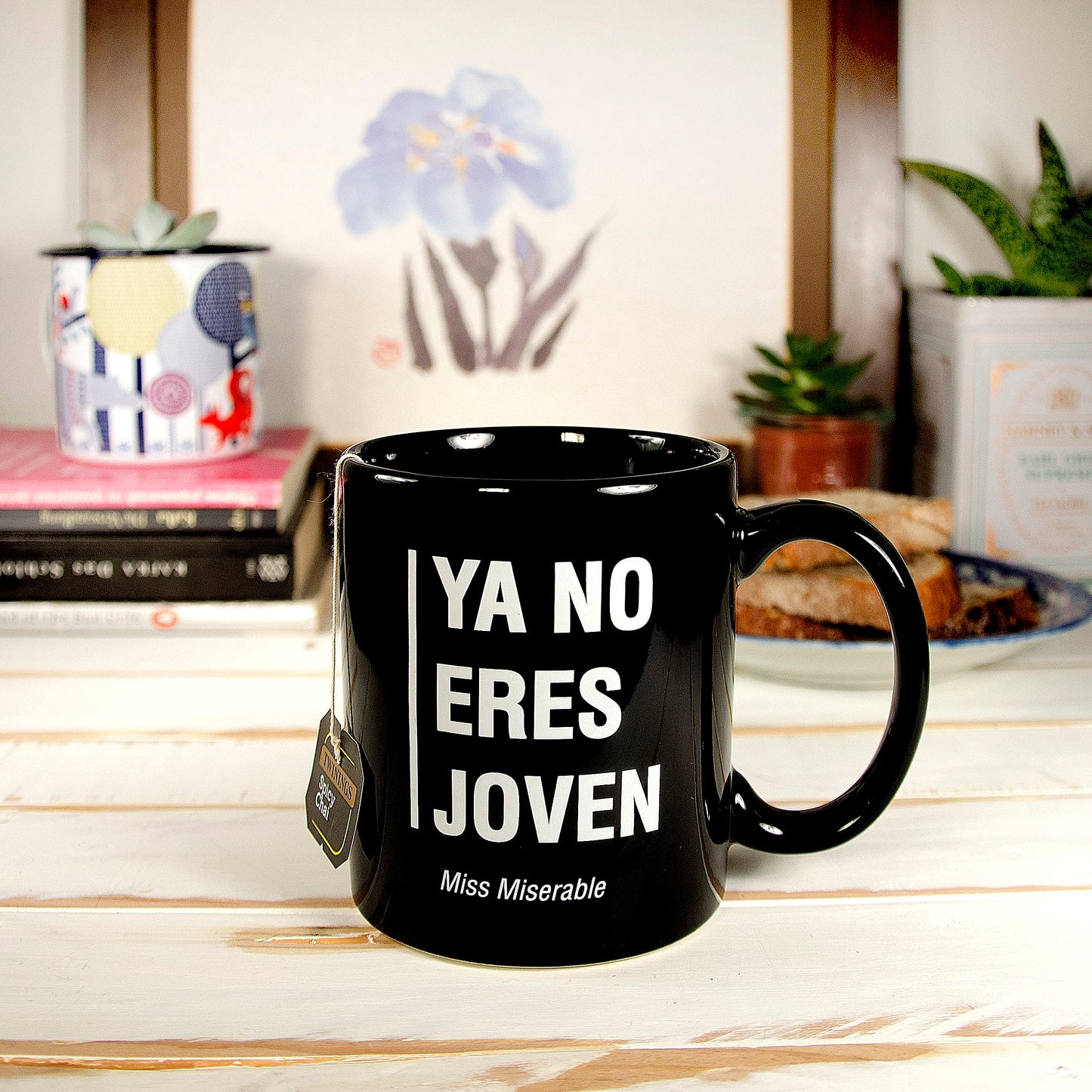 Miss Miserable Ya no eres Joven Taza de Desayuno Original, Cerámica, Negro, 8 cm