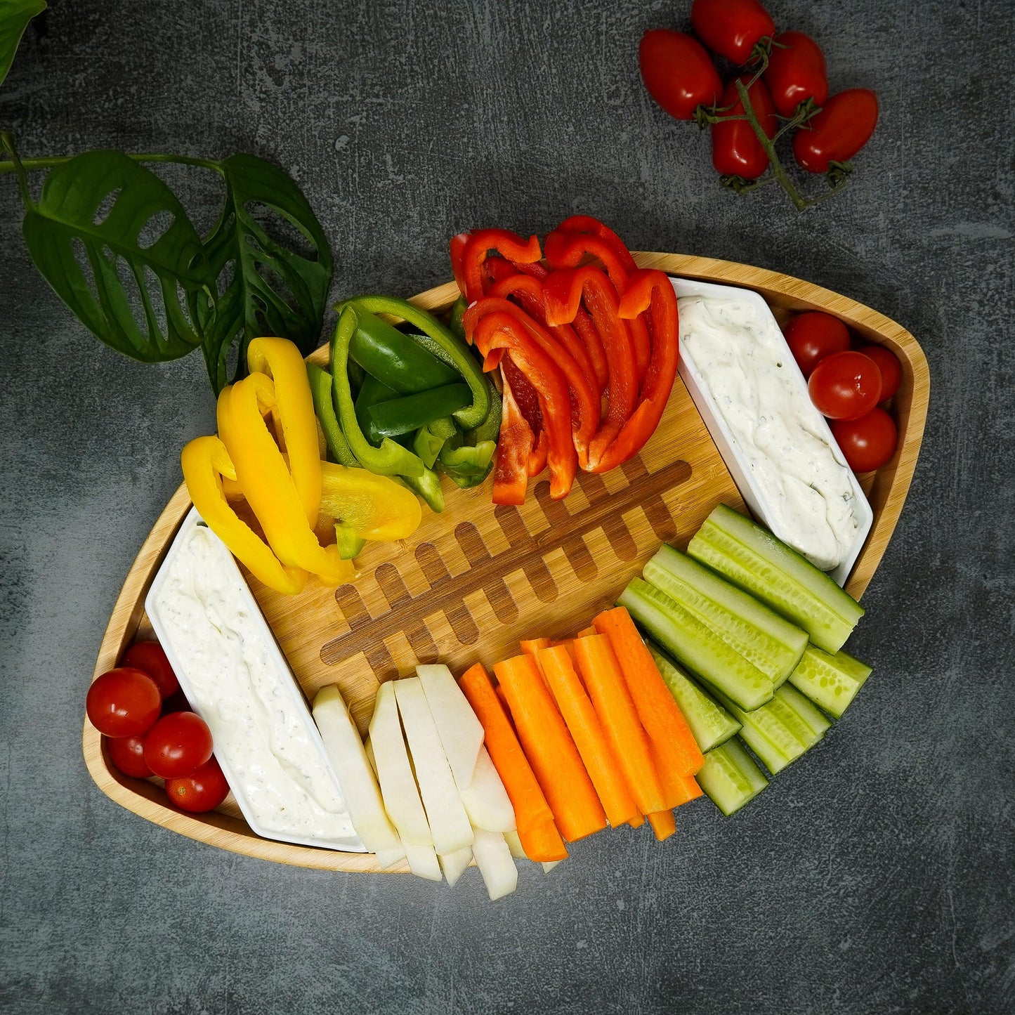 40YARDS Plato de bambú de fútbol Americano con 2 Cuencos de cerámica para Salsas - Cuenco de Madera XXL (40 x 24 cm) para Patatas Fritas, Verduras crudas, Nachos y Aperitivos