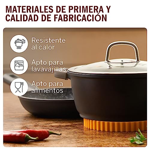 Monkey Business - Posavasos en Forma de cojín Rojo para Cocina de una Serie de Accesorios de Cocina inspirados en Pasta, Accesorios de Cocina Originales